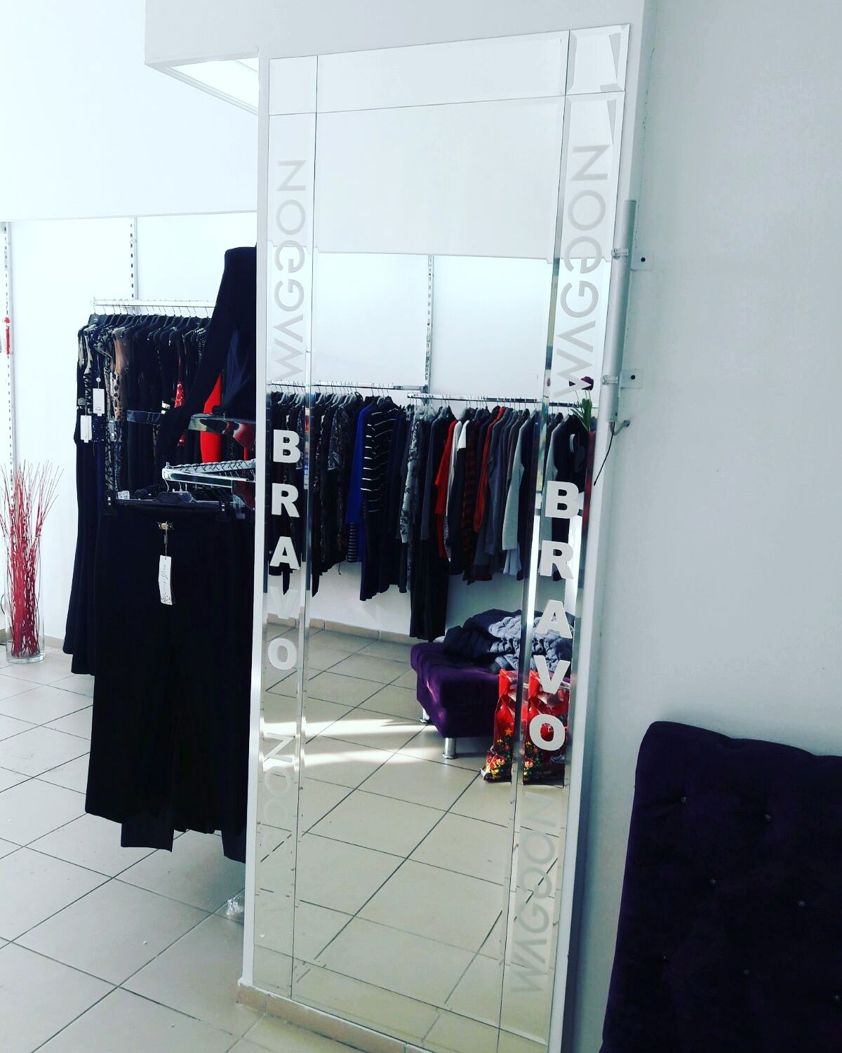 Зеркало для магазина одежды